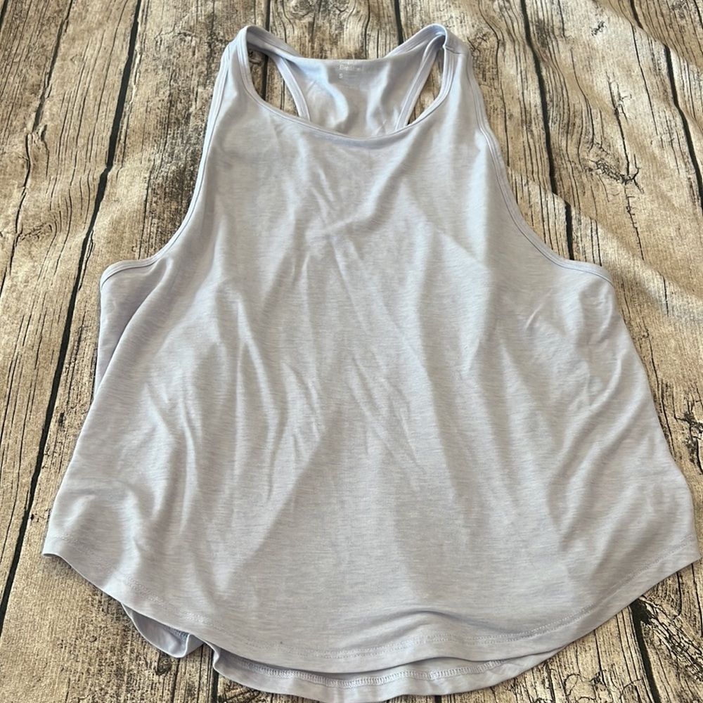2 Workout tops size small: Gap Breathe & Athletic Essentials - Picture 3 of 10